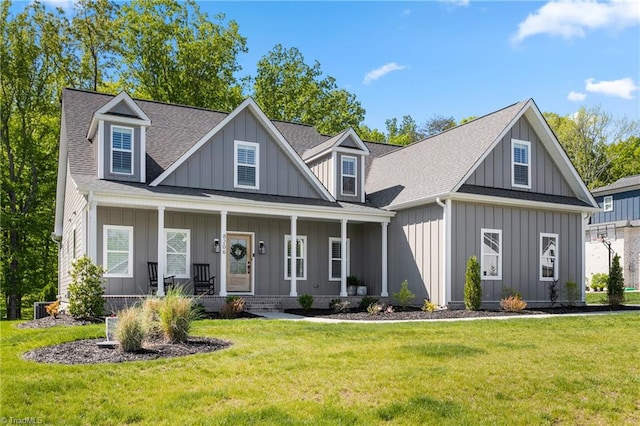 view of front facade featuring a front lawn and covered porch