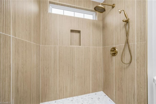 bathroom featuring tiled shower