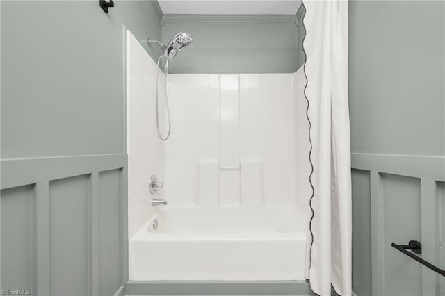 bathroom featuring shower / bathtub combination with curtain