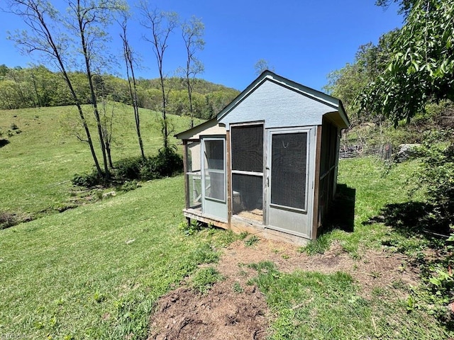 view of poultry coop featuring a lawn