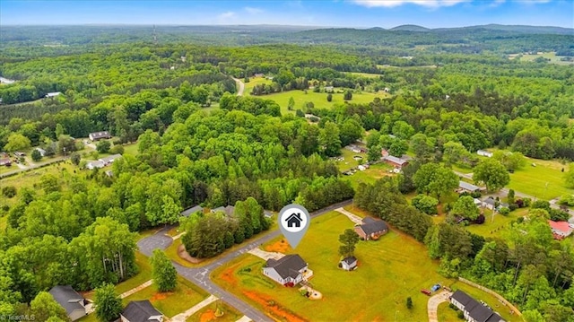 birds eye view of property featuring a forest view