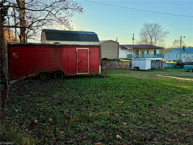 view of yard with a storage shed