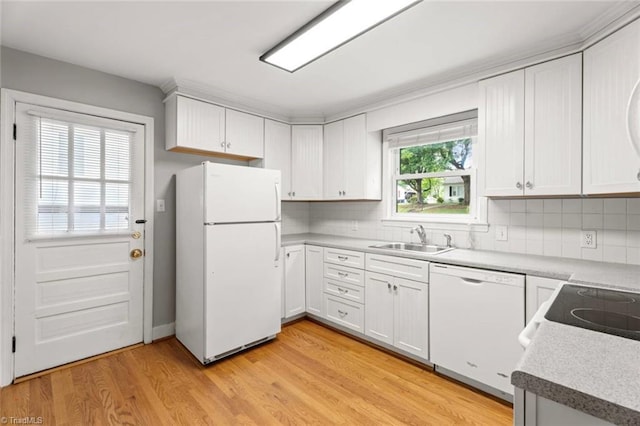 kitchen featuring white appliances, a sink, tasteful backsplash, and light wood-type flooring