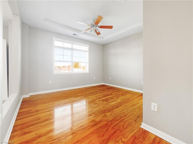 unfurnished room featuring light hardwood / wood-style flooring and ceiling fan