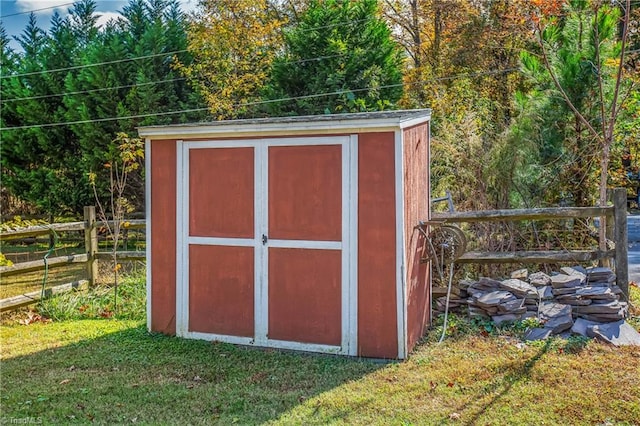 view of outdoor structure featuring a yard