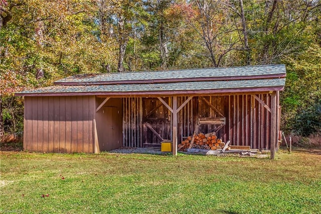 view of outdoor structure with a yard