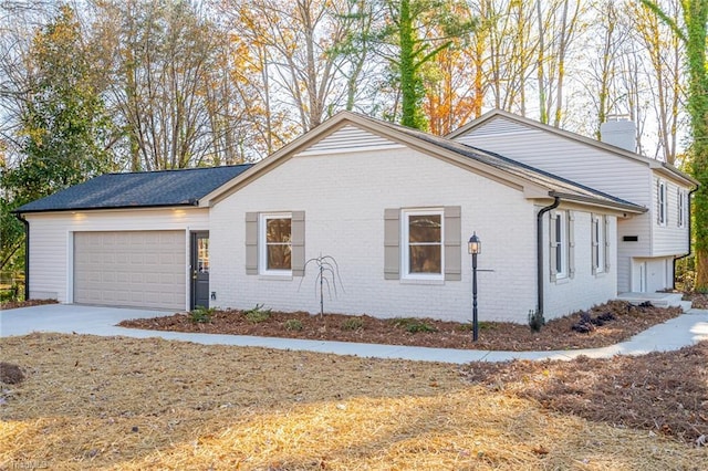 view of front facade with a garage