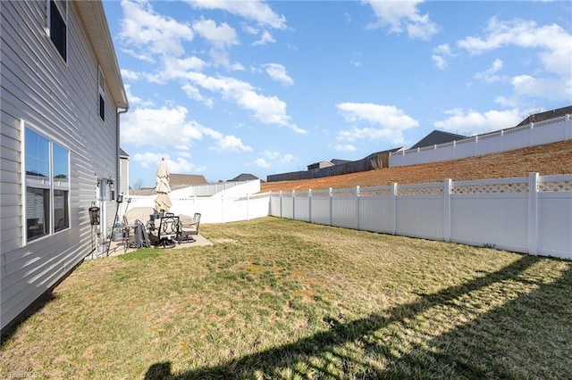 view of yard featuring a fenced backyard