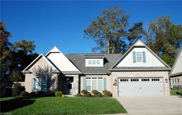 view of front of house featuring a front lawn