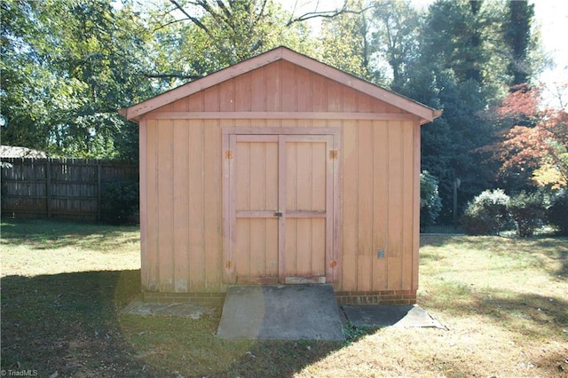 view of outdoor structure with a yard