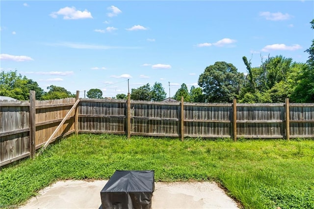 5054 Meadowbrook Dr, Trinity, NC 27370 - fenced backyard with a patio