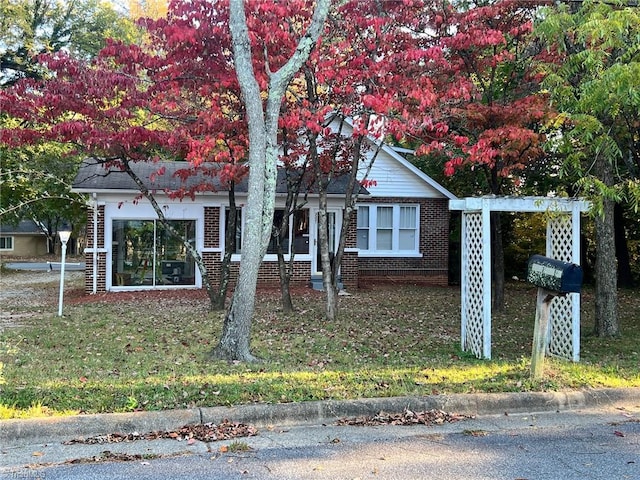 view of front of house with a front yard