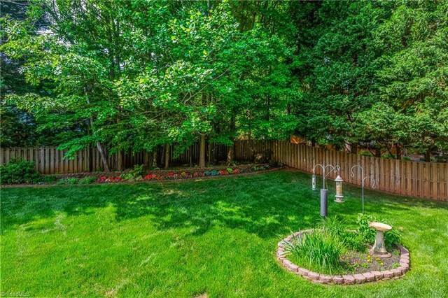 3116 Lodge Dr, Jamestown, NC 27282 - view of yard