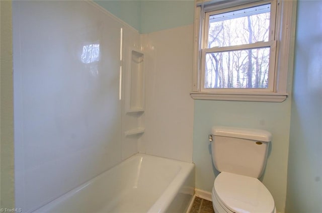 full bath featuring baseboards and toilet