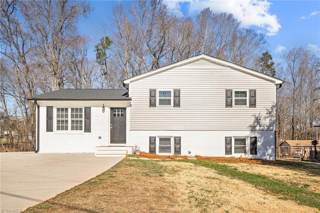 split level home featuring a front lawn