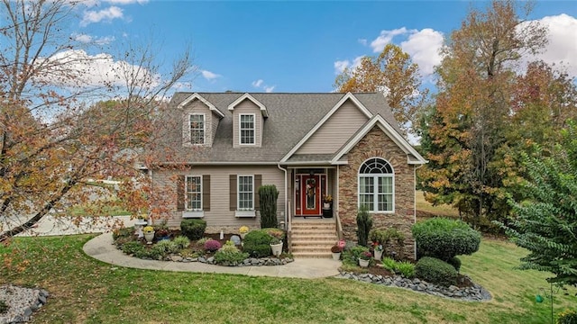 view of front of property featuring a front yard