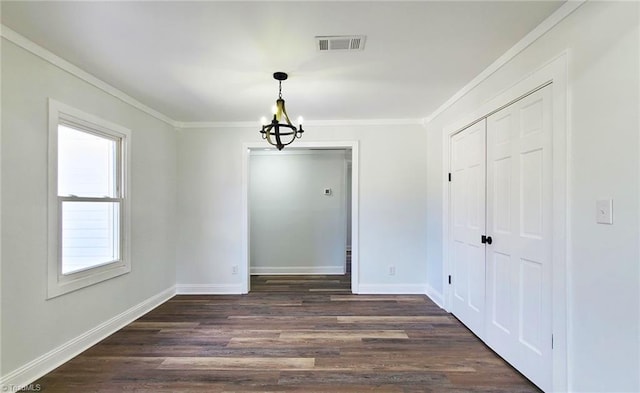 unfurnished dining area featuring dark wood-style floors, a notable chandelier, visible vents, ornamental molding, and baseboards