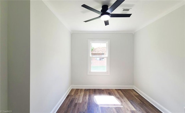 spare room featuring dark wood-style floors, a ceiling fan, visible vents, and baseboards