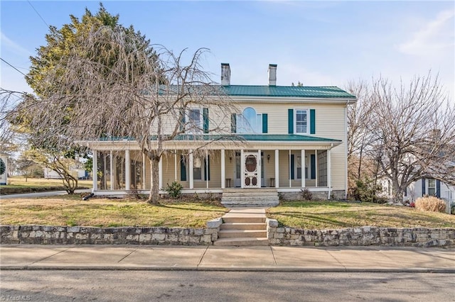 view of front of house featuring a porch and a front lawn