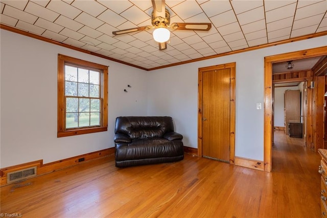 unfurnished room featuring light wood-type flooring, ceiling fan, and crown molding