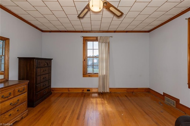 unfurnished room with light hardwood / wood-style floors, ceiling fan, and ornamental molding