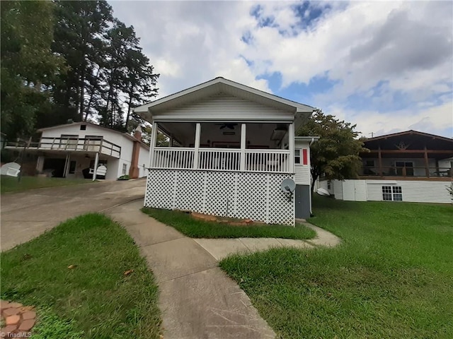 view of front of house with a front yard