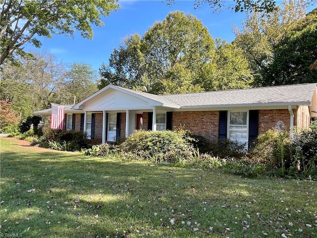 view of front of house featuring a front lawn