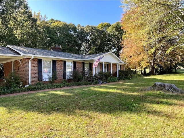 single story home with a front lawn