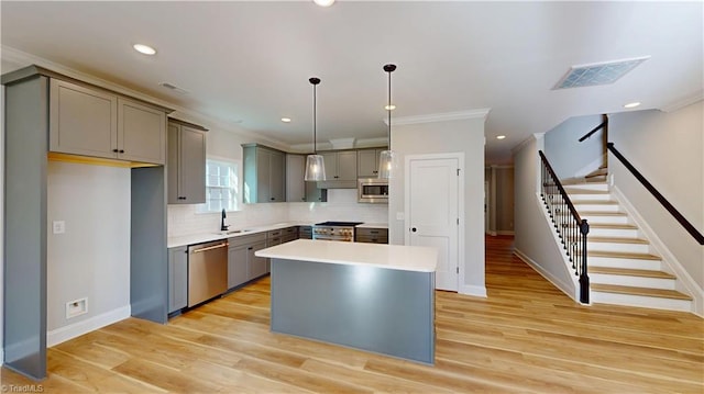 3043 Loch Dr, Winston-Salem, NC 27106 - kitchen with appliances with stainless steel finishes, gray cabinets, a sink, crown molding, and baseboards