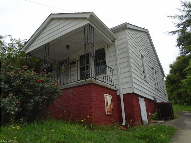 815 Camel Ave, Winston-Salem, NC 27101 - view of property exterior featuring a porch