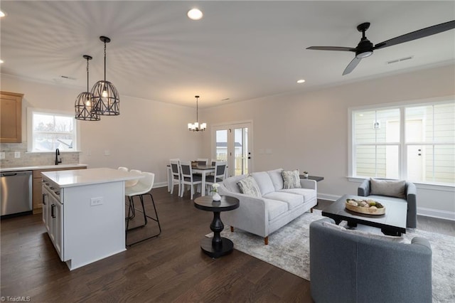 living area with baseboards, visible vents, dark wood-style flooring, and recessed lighting