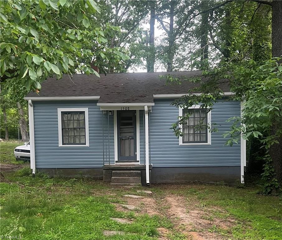 view of front of property with roof with shingles
