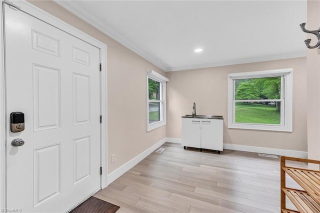 104 Shawnee Cir, Lexington, NC 27295 - interior space featuring visible vents, ornamental molding, baseboards, recessed lighting, and light wood finished floors