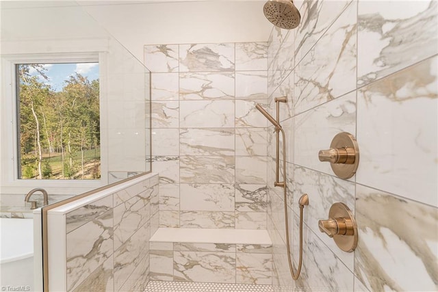 bathroom featuring a tile shower