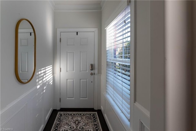 entryway featuring crown molding