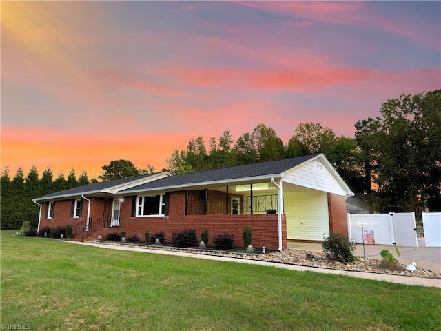 ranch-style home featuring a lawn