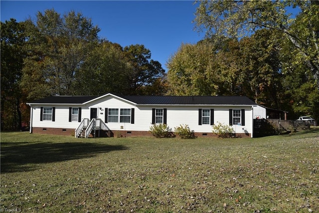 621 Southern Rd, King, NC 27021 - manufactured / mobile home with crawl space, a front lawn, and view of wooded area