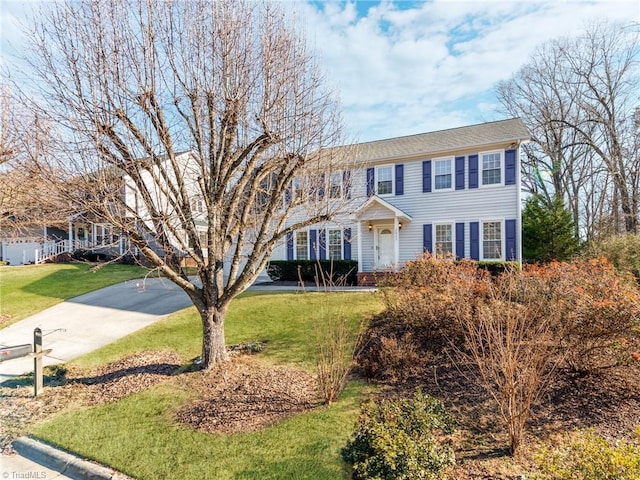 colonial inspired home featuring a front lawn