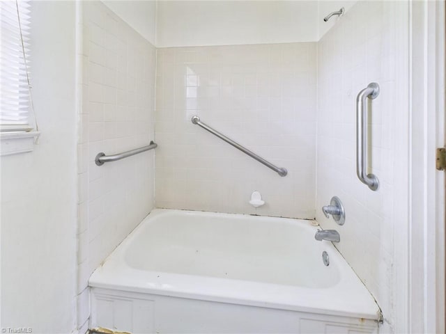1008 E Brookline St, Winston-Salem, NC 27107 - bathroom featuring washtub / shower combination