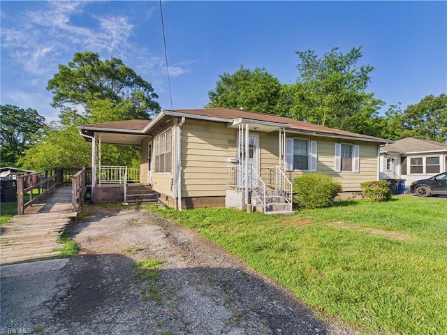 1008 E Brookline St, Winston-Salem, NC 27107 - view of front facade featuring a front lawn and covered porch
