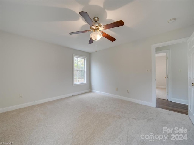 unfurnished room with carpet flooring and ceiling fan