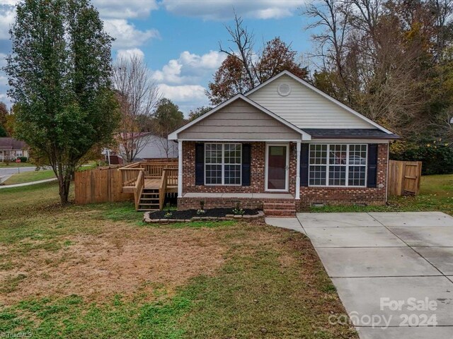 ranch-style house with a front yard