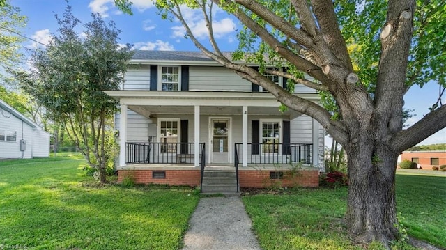 view of front facade featuring covered porch and a front lawn