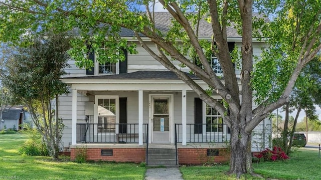 view of front of property with a front lawn and covered porch