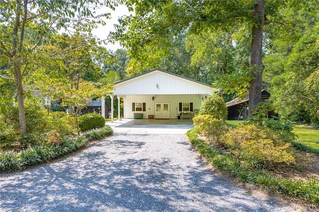 view of front of property