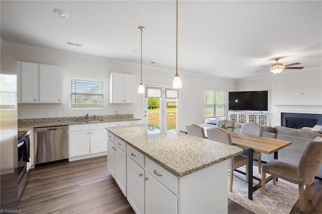 635 Cam Cir, High Point, NC 27265 - kitchen featuring stainless steel appliances, a sink, a kitchen island, a ceiling fan, and dark wood finished floors