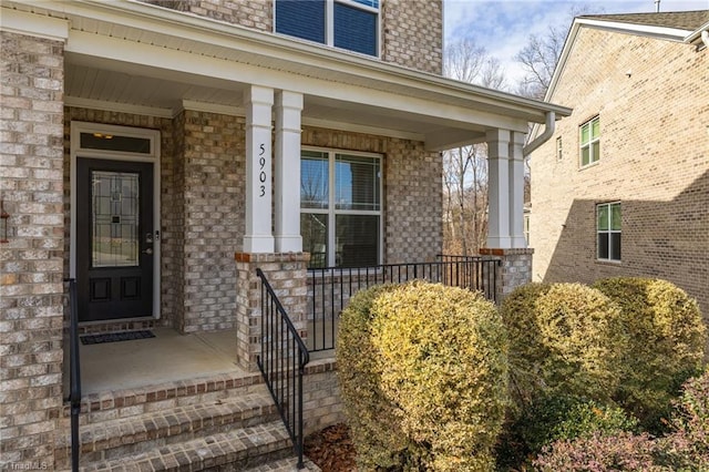 property entrance featuring a porch