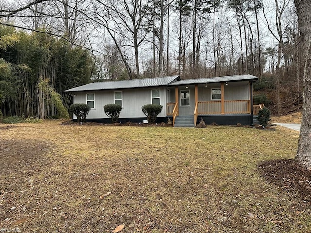 view of front of home featuring a porch and a front lawn