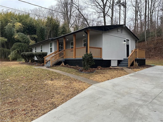 manufactured / mobile home with a porch