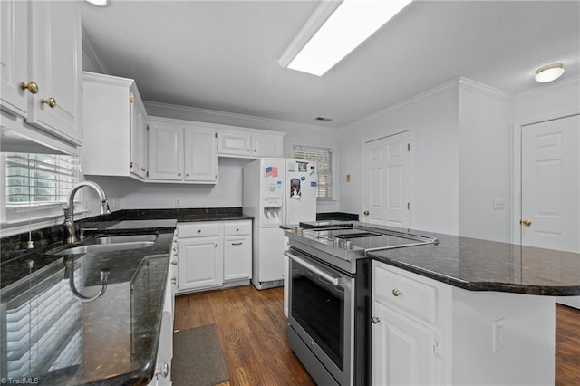 kitchen featuring dark wood-style flooring, a sink, stainless steel electric stove, ornamental molding, and white cabinetry